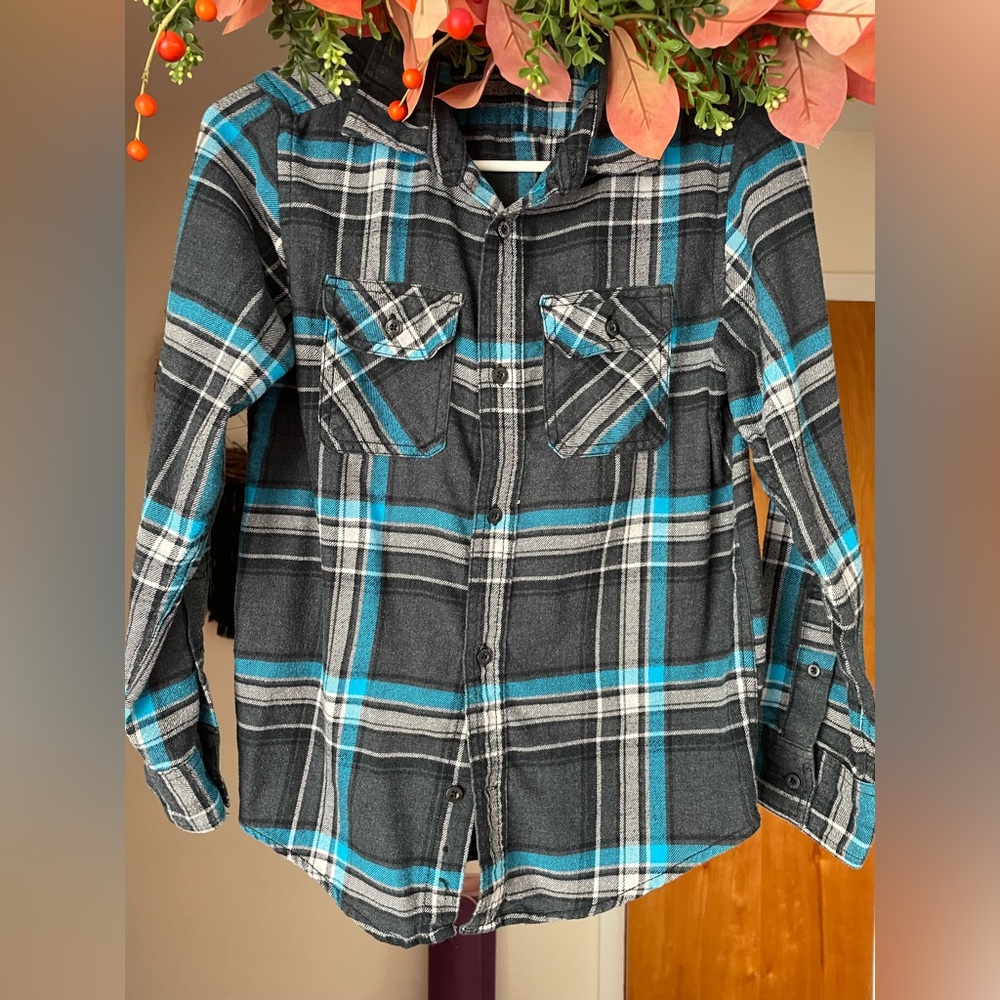 Boys button down flannel. Size M